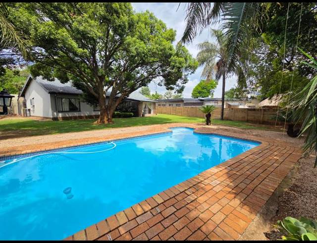 3 BEDROOM HOUSE FOR SALE IN SINOVILLE